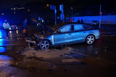 Stuttgart Bad Cannstatt: Schwerer Verkehrsunfall auf Kreuzung